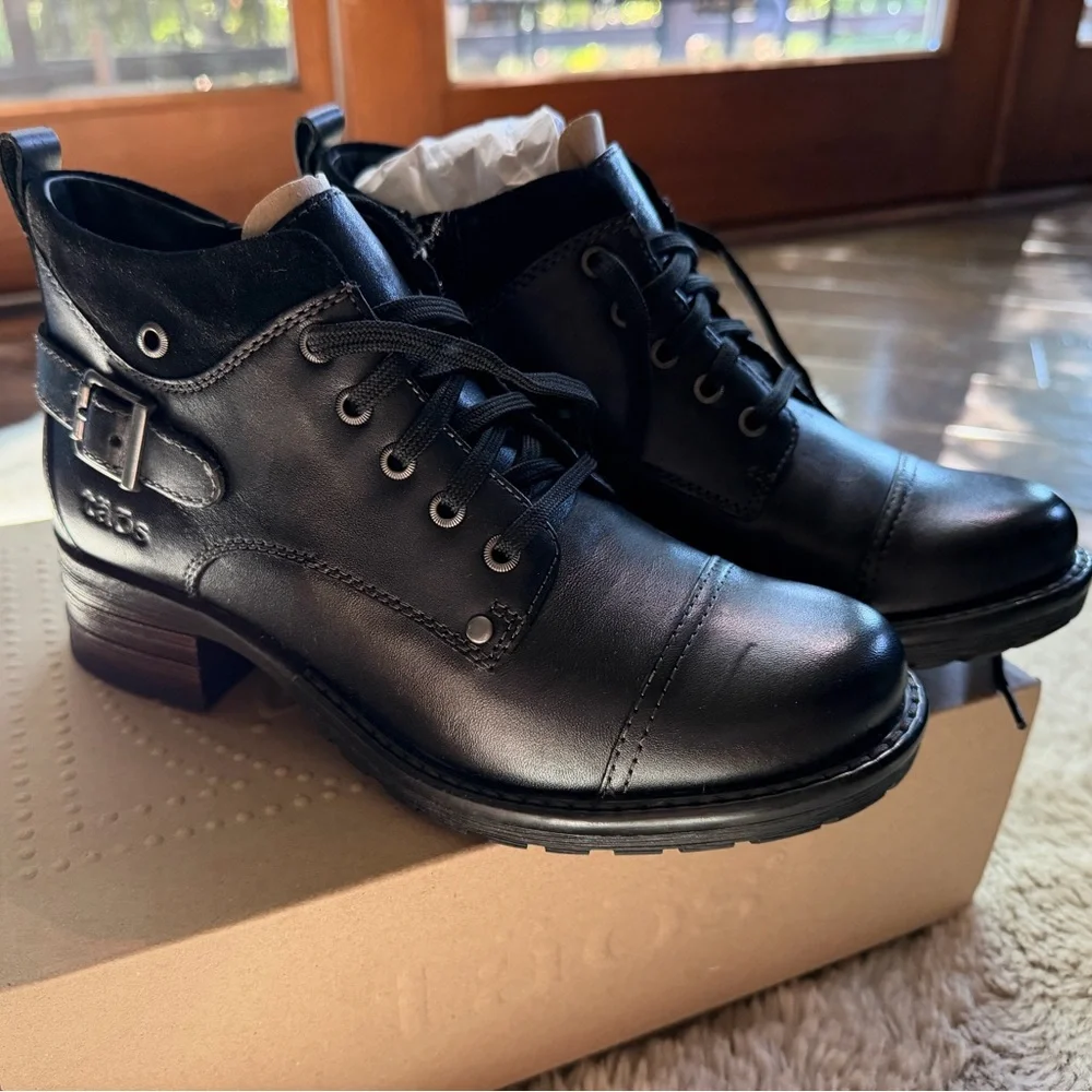 Taos Mini Crave Black Leather Lace-Up Ankle Boots - Picture 1 of 6